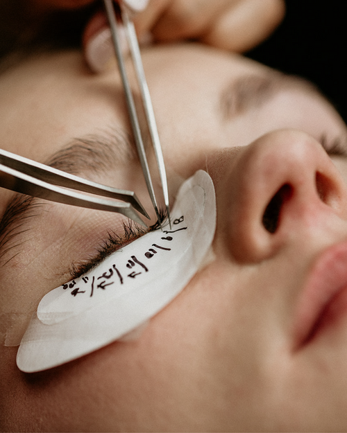 How Do I Become a Lash Artist?